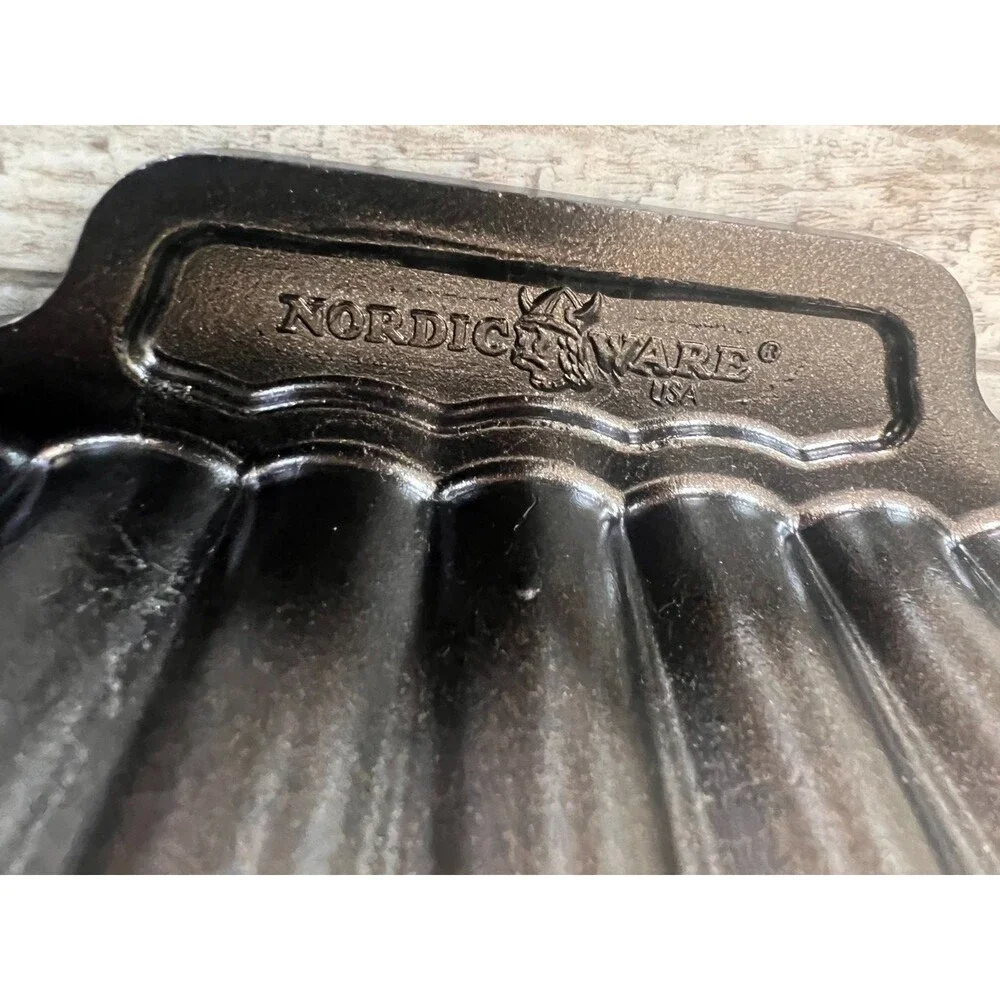 Nordic Ware Harvest Bounty Loaf Pan 6 Cup Cast Aluminum Pumpkin Acorn Fall Autum
